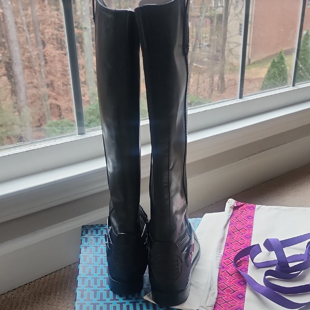 Black Knee-High Leather Boots - Picture 5 of 8